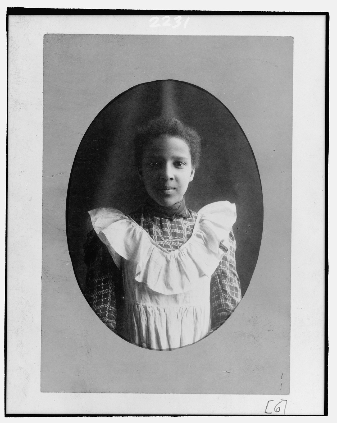 [Bazoline Estelle Usher, Atlanta University student, half-length portrait, facing front], [1899 or 1900] — historic photograph