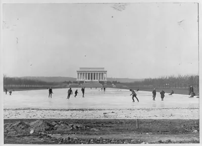 D.C. Washington. Lincoln Memorial. 1923. Reflecting pool serving as skating area