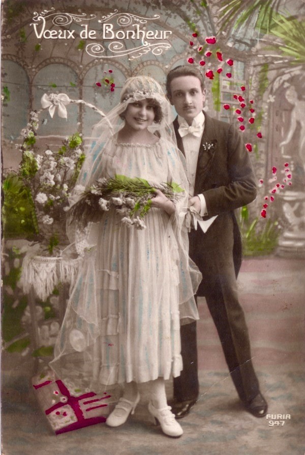 Hand-colored wedding postcard reading Voeux de Bonheur — vintage postcard