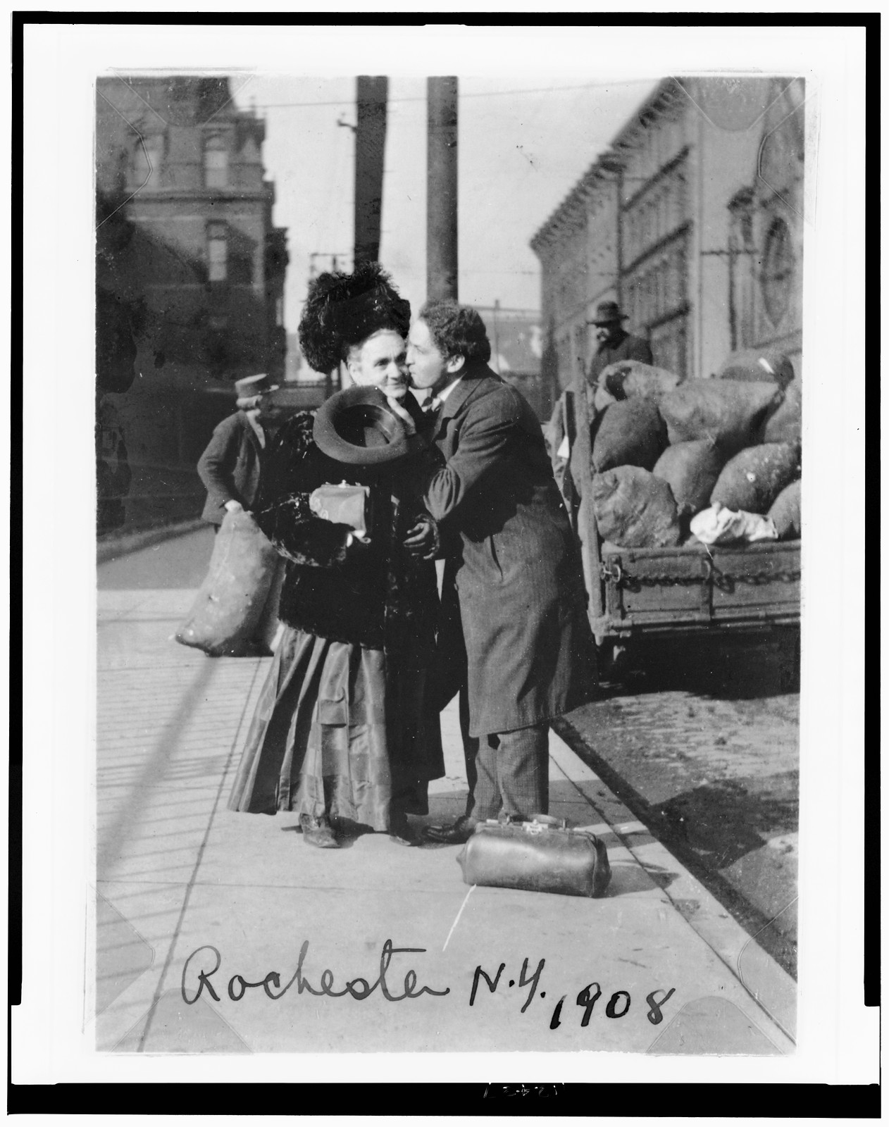 [Harry Houdini with his mother Cecilia Steiner Weiss, Rochester, New York], [1907 or 1908] — historic photograph