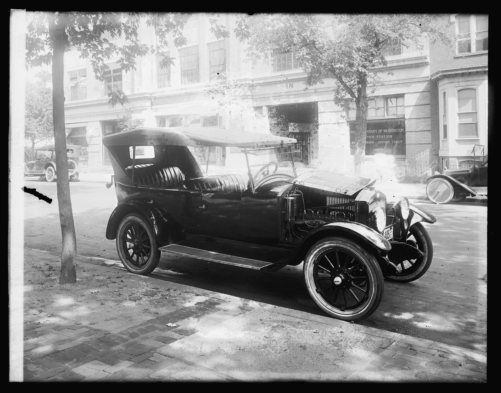 Henno Sales Co., Auburn, [ca. 1920] — historic photograph
