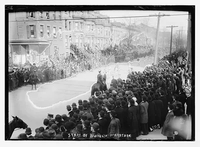 Runners at start of Brooklyn Marathon, New York