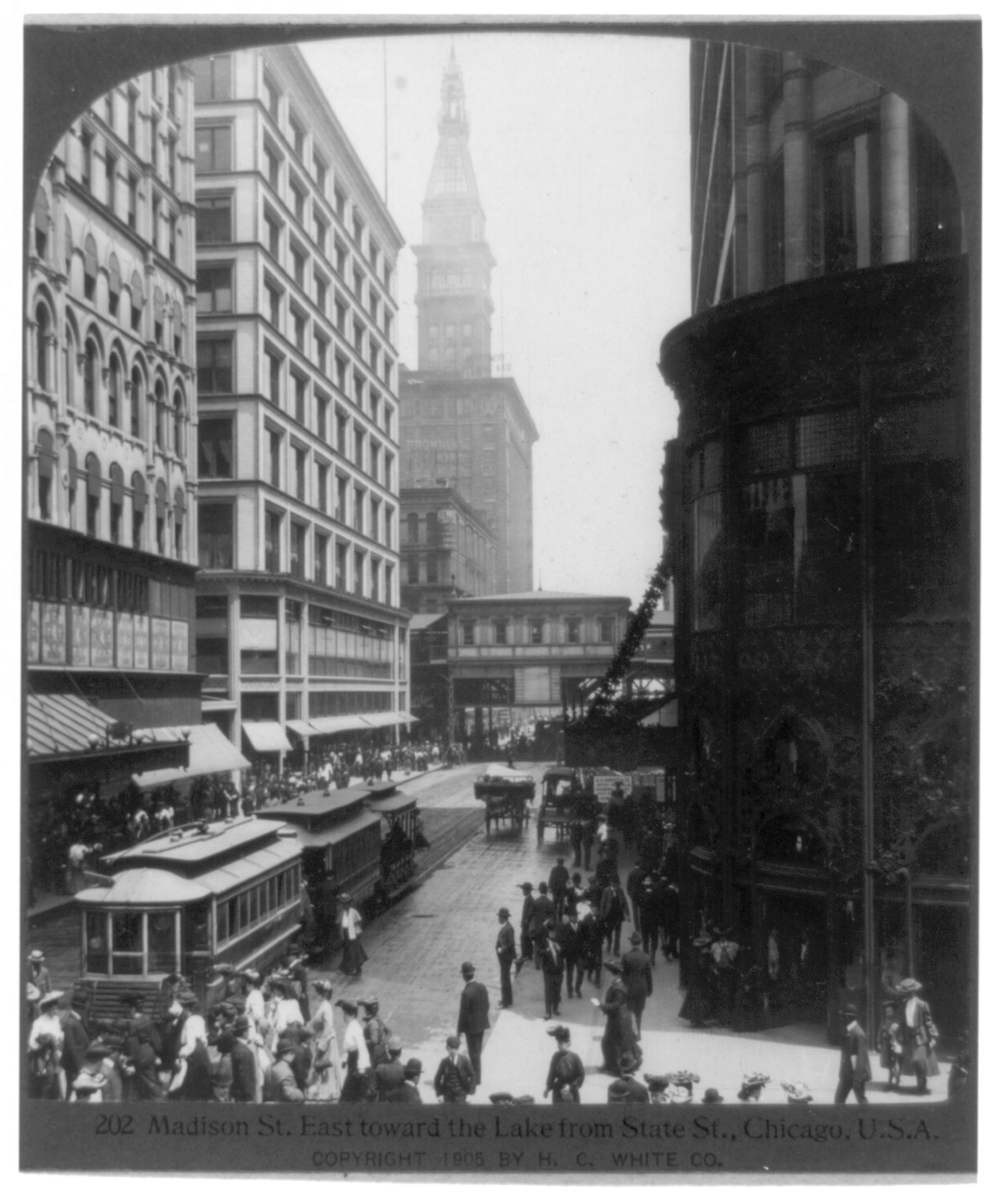 Madison St., east toward the Lake from State St., Chicago, Ill., c1905. — historic photograph