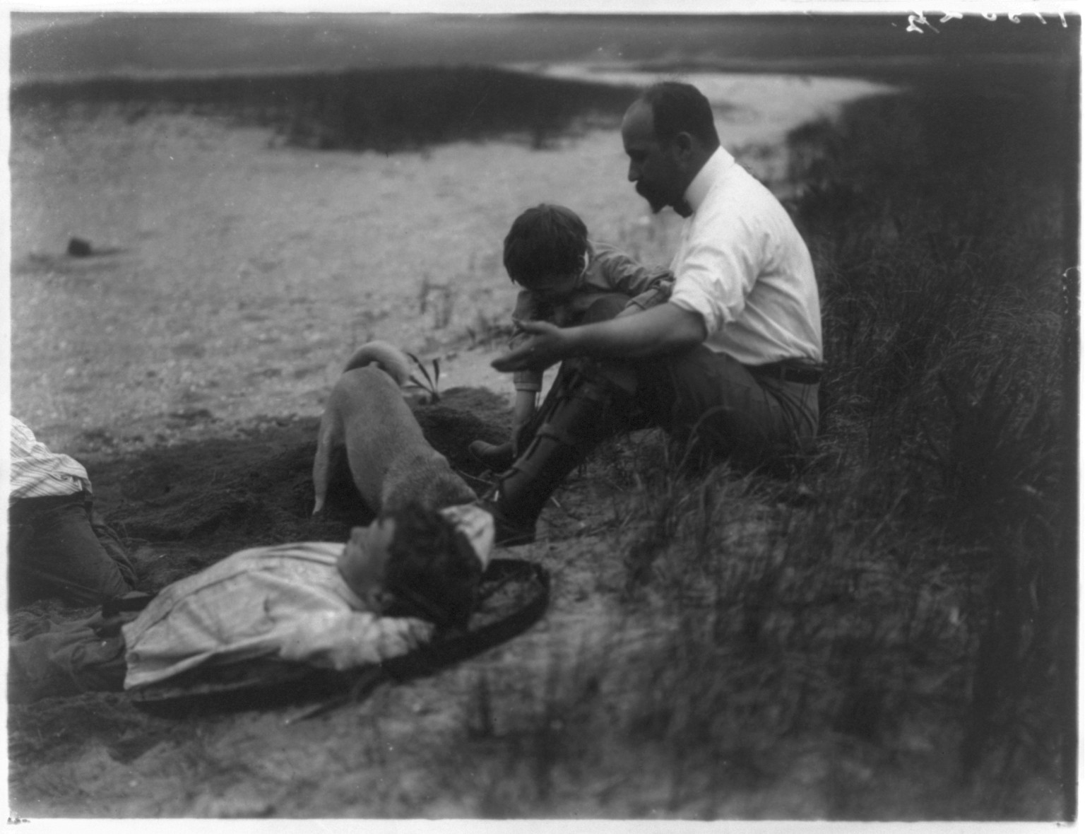 Theodore Roosevelt's children and home: [E.S. Curtis with Roosevelt children], c1904. — historic photograph