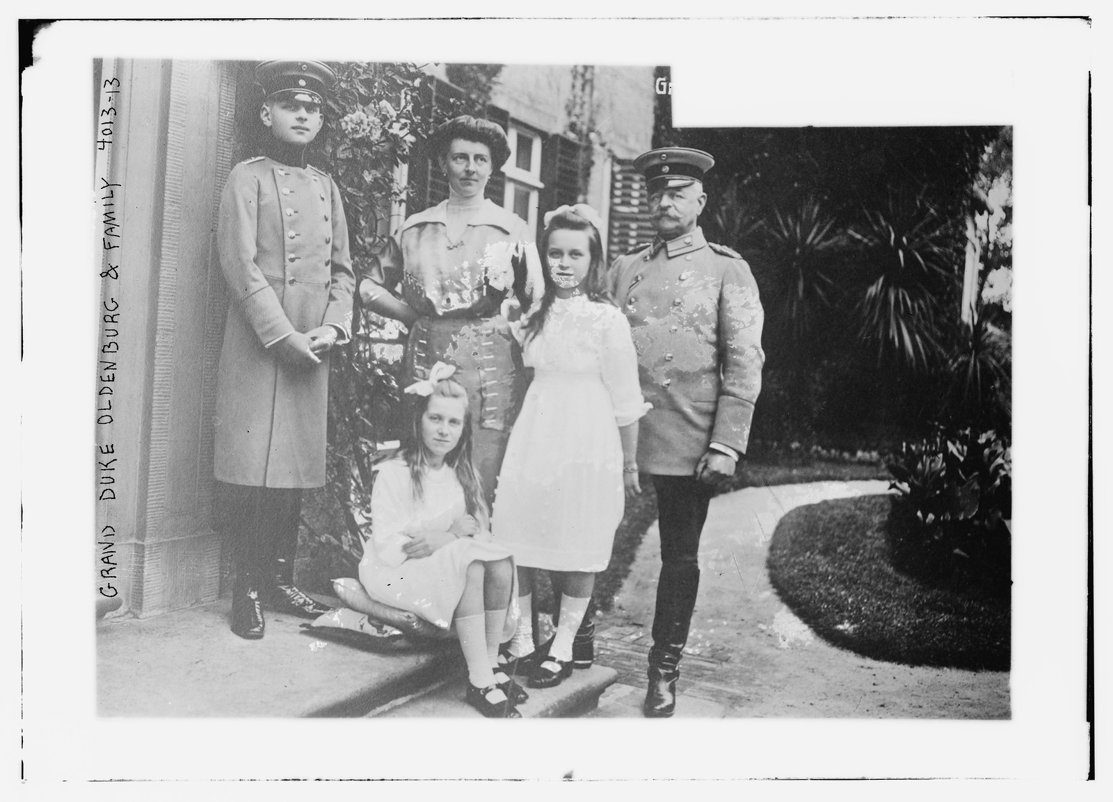 Grand Duke Oldenburg & family, n/a — historic photograph