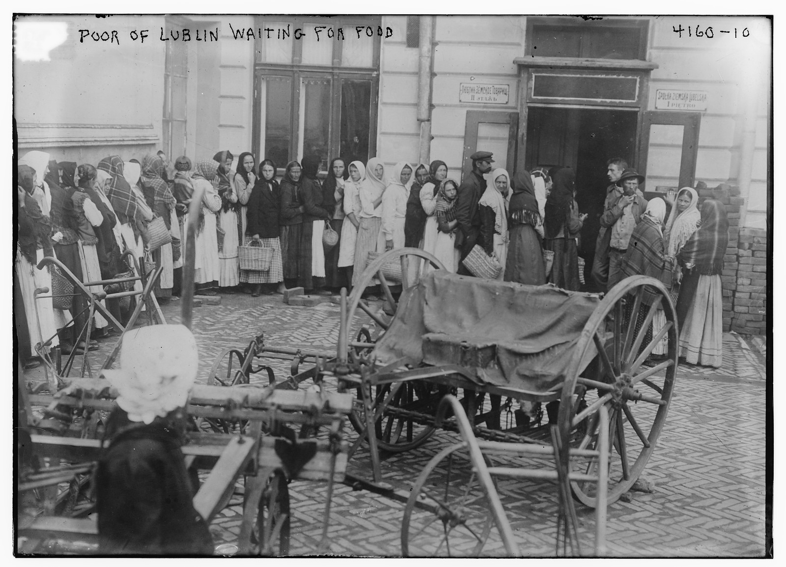 Poor of Lublin waiting for food, n/a — historic photograph