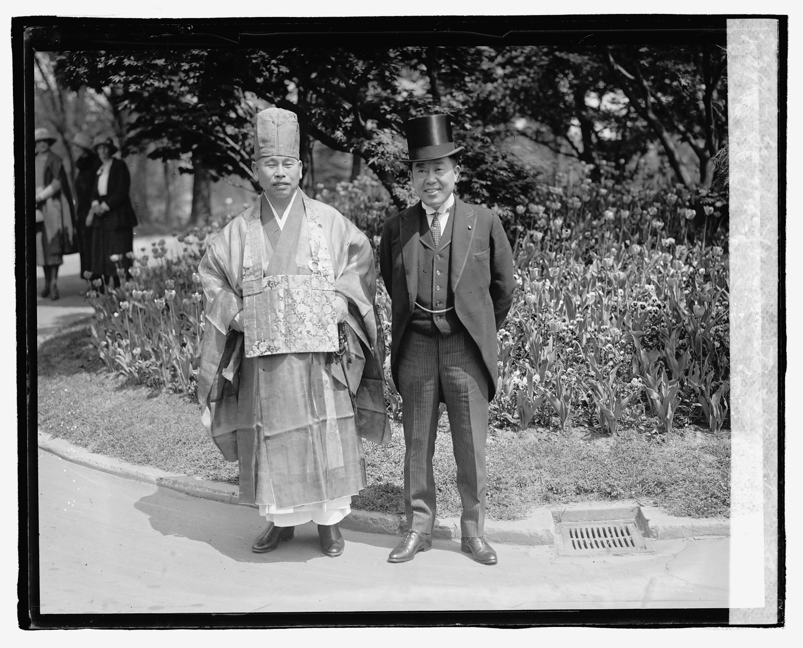 Gempo Yamamoto & Hamabara, 5/4/23, [19]23 May 4. — historic photograph