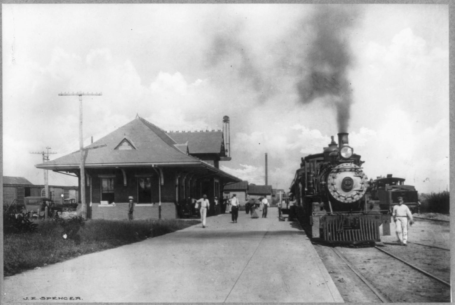 [South Carolina. Bennettsville. New depot and Atlantic Coast Line train] — historic photograph