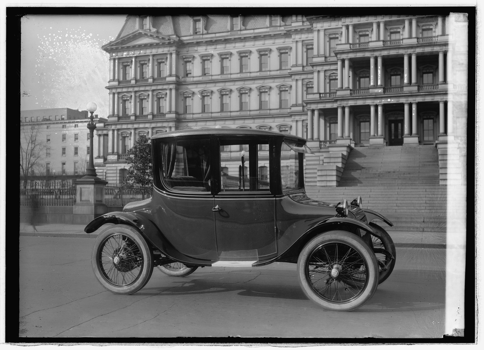 Detroit Electric (Sta.), [between 1921 and 1922] — historic photograph