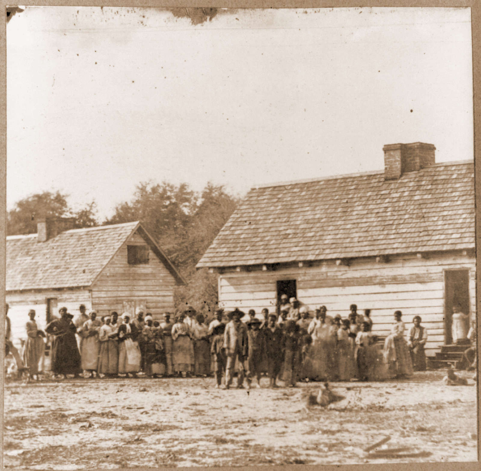 Large group of slaves(?) standing in front of buildings on Smiths Plantation Beaufo, 1862 — historic photograph