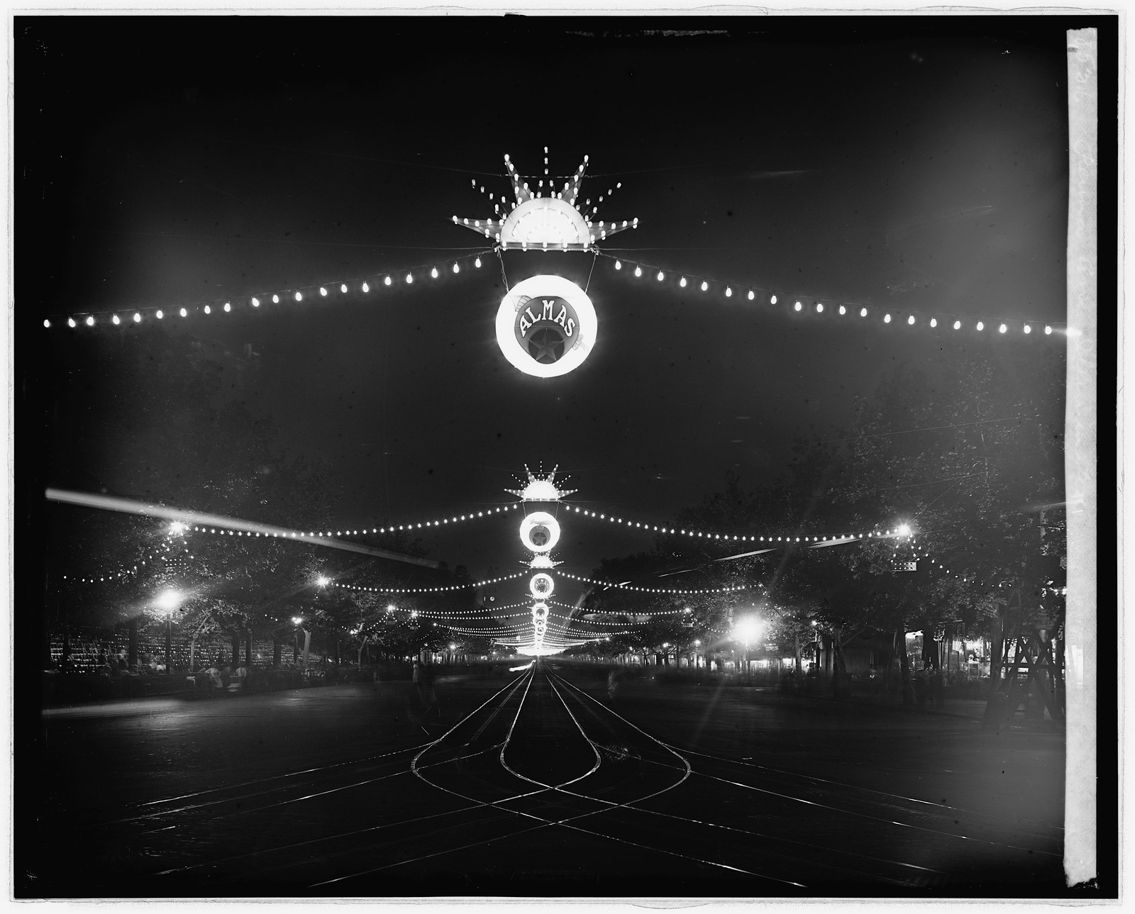 Penna. Ave., [Washington, D.C.], illuminated, [between 1910 and 1920] — historic photograph