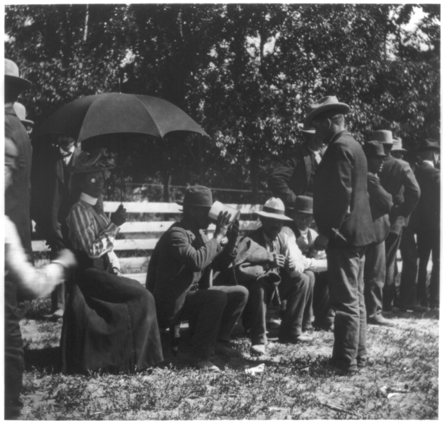 [Pocatello, Idaho land rush, 1903: line of men and woman] — historic photograph