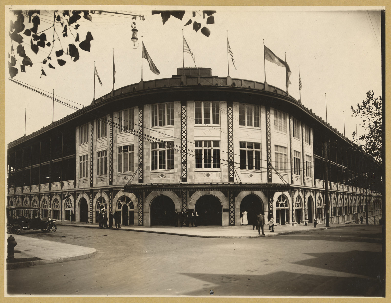 [Exterior of Forbes Field, a baseball stadium, Pittsburgh, Pennsylvania], c1909. — historic photograph