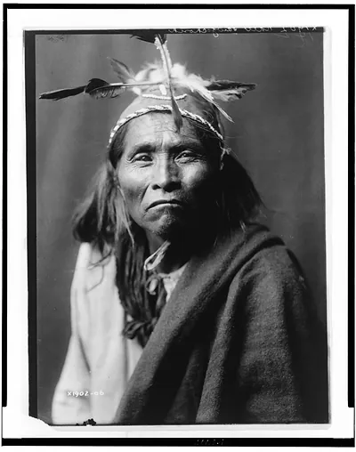[Ndee Sangochonh, Apache Indian, half-length portrait, facing front]