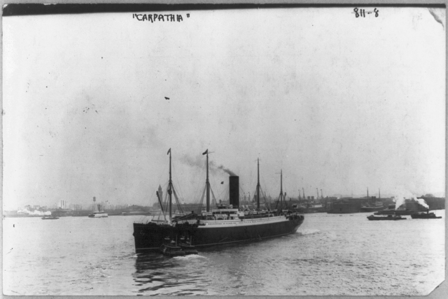 [Steamship CARPATHIA - bow view with 2 tugboats at bow], 1912 April 19. — historic photograph