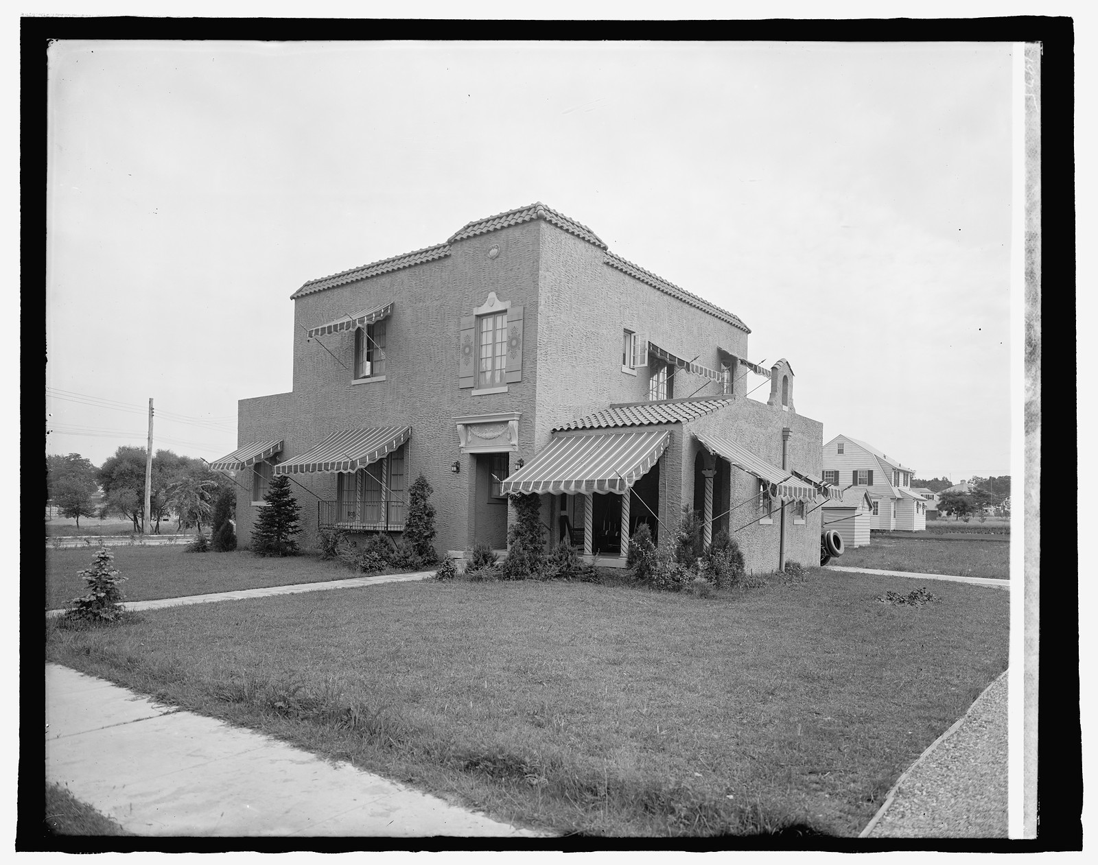 Dave Pettes[?] house, [between 1916 and 1917] — historic photograph