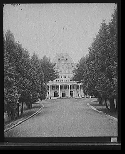 [Approach to Fort William Henry Hotel from landing, Lake George, N.Y.]