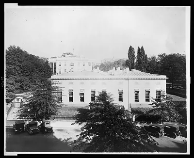 [Bird's-eye view of the White House from the west]