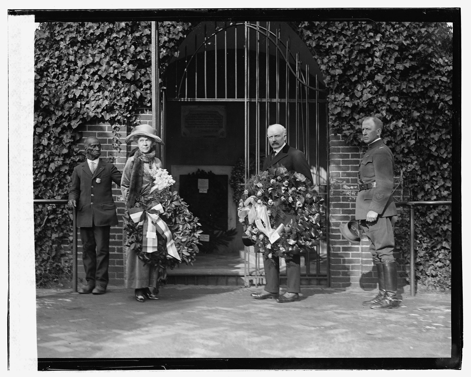 [Mrs. Wm. Currey Story, Hon. Henry Seth Chilton, 2/21/23], [1923] — historic photograph