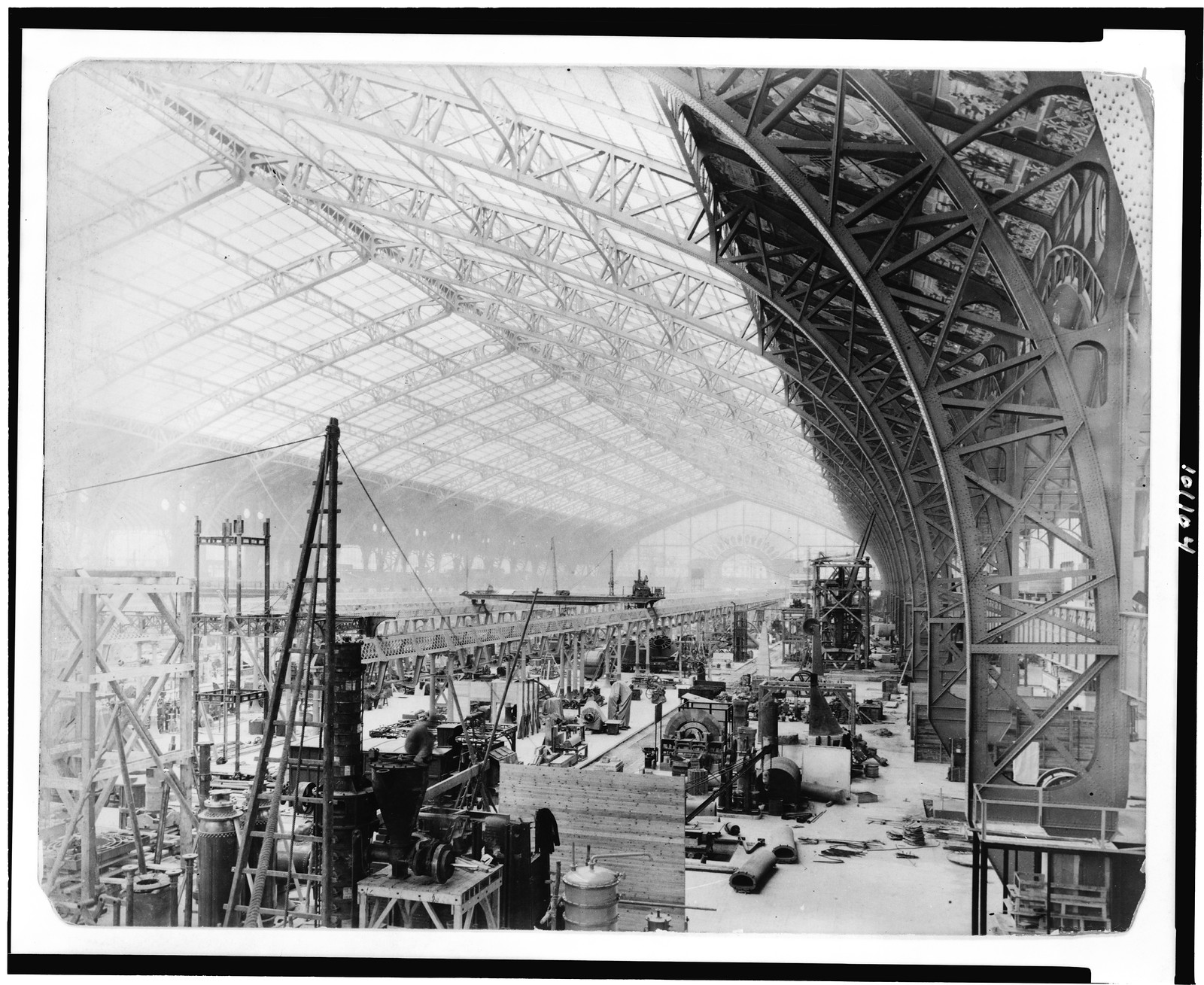 [Interior of Gallery of Machines, showing machines being set up, Paris Exposition, 1889] / ND. Phot., [between 1887 and 1889] — historic photograph