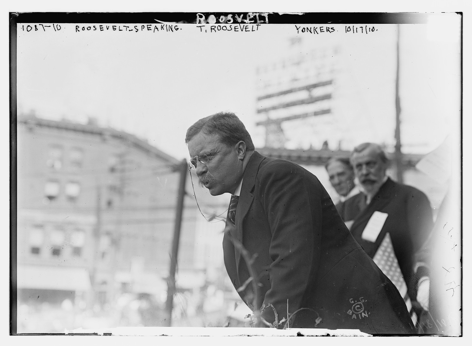 Roosevelt speaking outside, Yonkers, NY, 10/17/10. — historic photograph