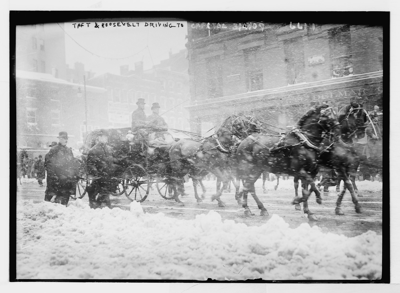 Taft and Roosevelt, driving carriage to Capitol, Washington, D.C., 3/4/09. — historic photograph