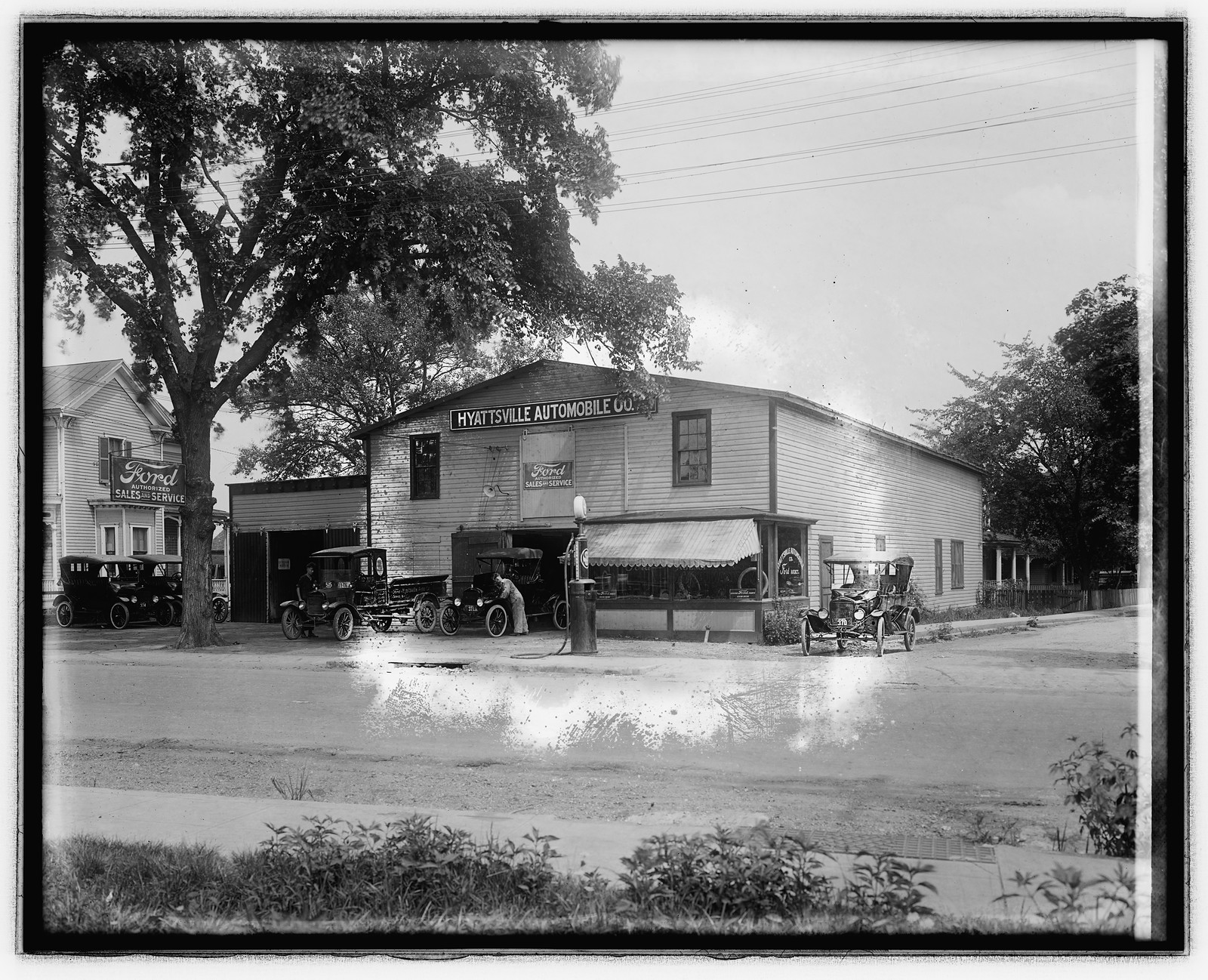 Machen, Hyattsville Auto Co., [Maryland], [ca. 1920] — historic photograph
