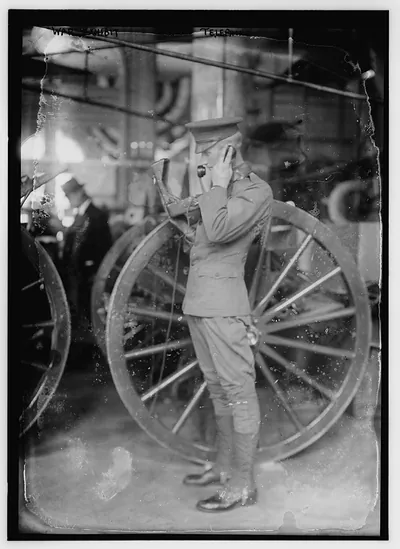 War exhibit -- N.Y. field telephone