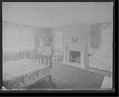 [Suburban home of Mrs. Robert Hoe, Jr., sleeping room, Port Washington, New York]