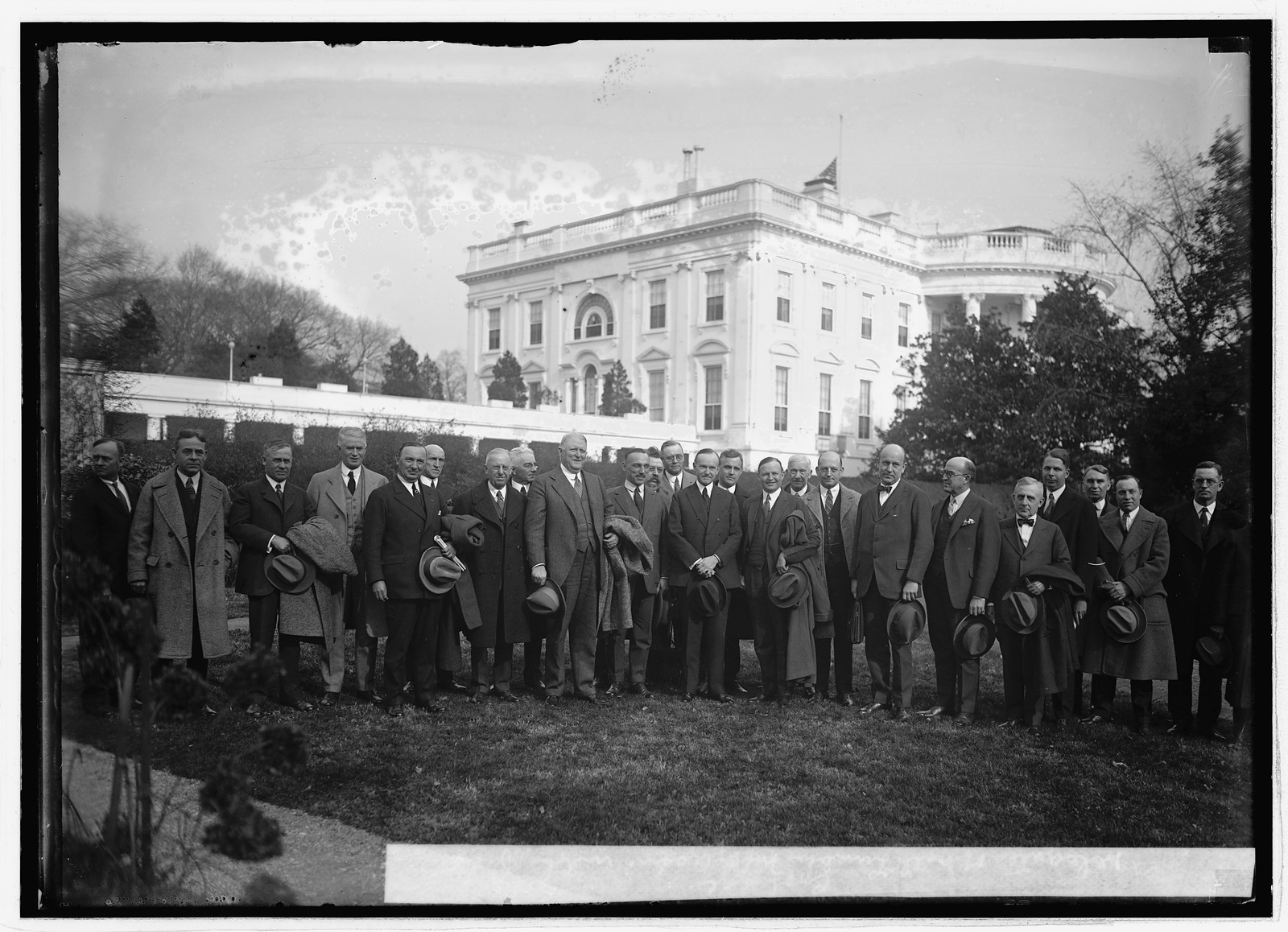 Delegates of Nat'l. Lumber Mfg. Ass'n. convention with Pres. Coolidge, [11/2/24], [1924 November 24] — historic photograph