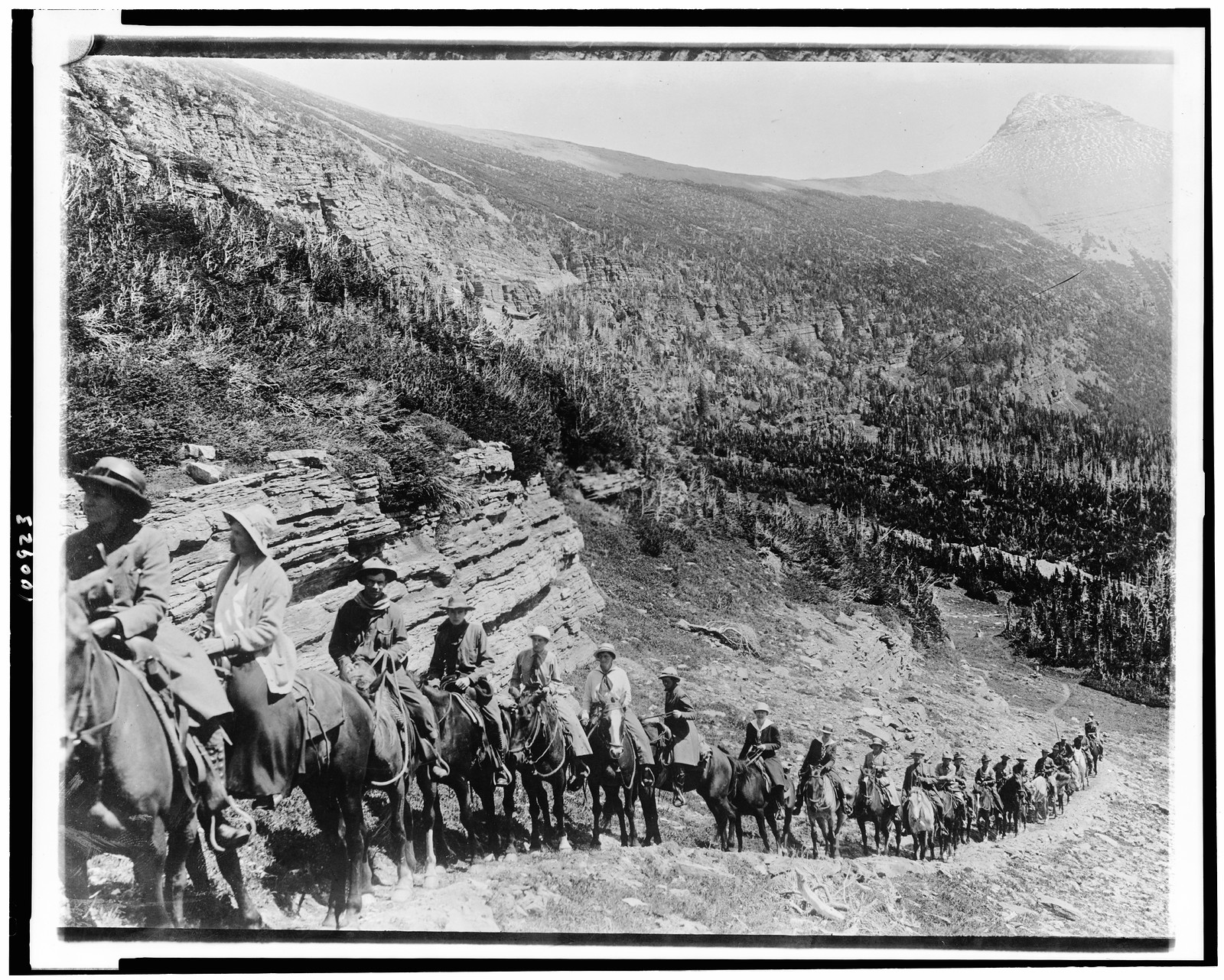 [People on horseback going up mountain in Rocky Mountain National Park, Colorado], [between 1909 and 1932] — historic photograph