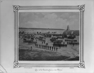 [The courtyard of the great Selimiye Barracks] / Abdullah Frères, Phot., Constantinople.