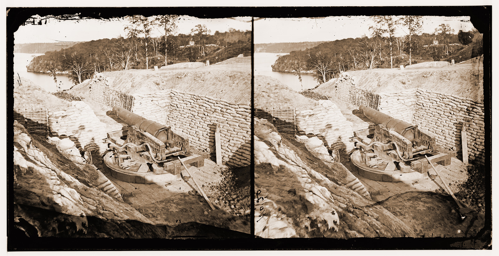 Dutch Gap Canal James River Virginia (vicinity). Confederate battery Dantzler, 1865 — historic photograph