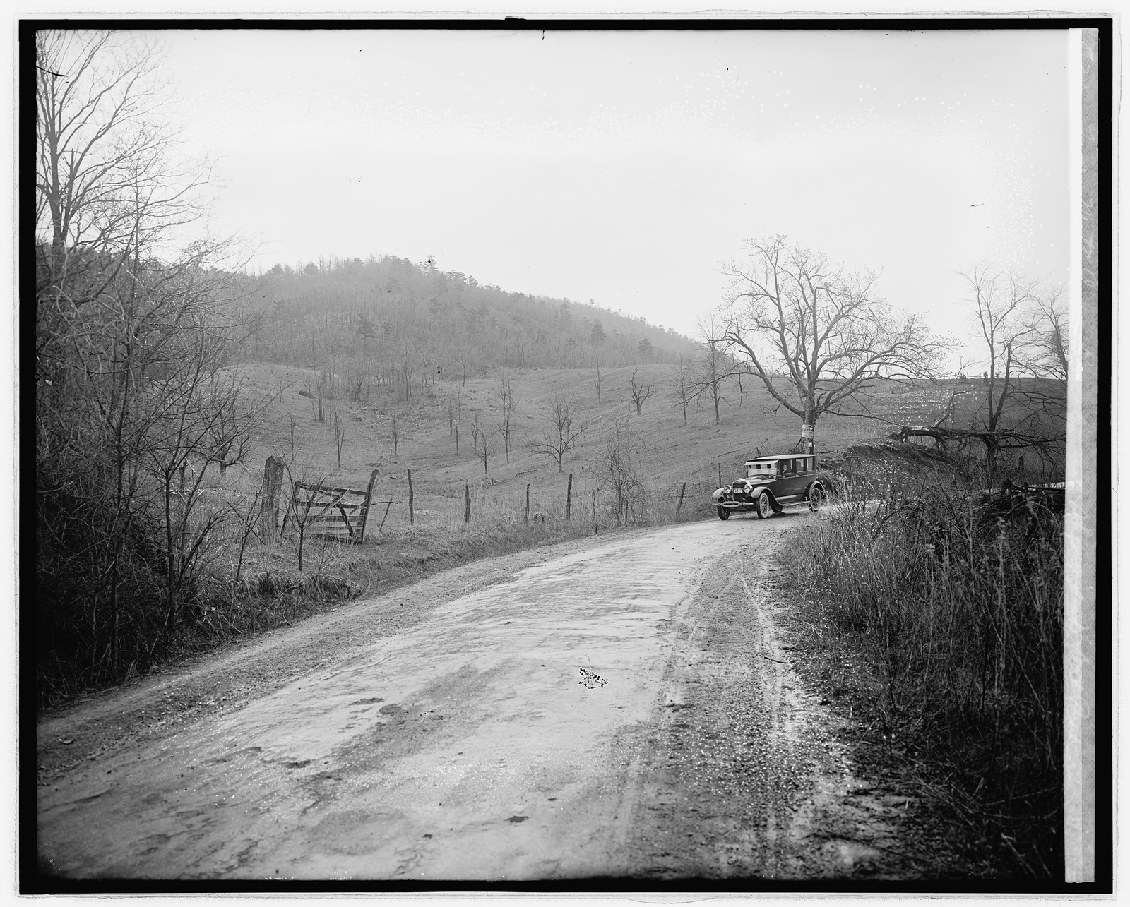 Ford Motor Co., Lincoln in Shenandoah Nat. Park, [Virginia], [between 1910 and 1926] — historic photograph