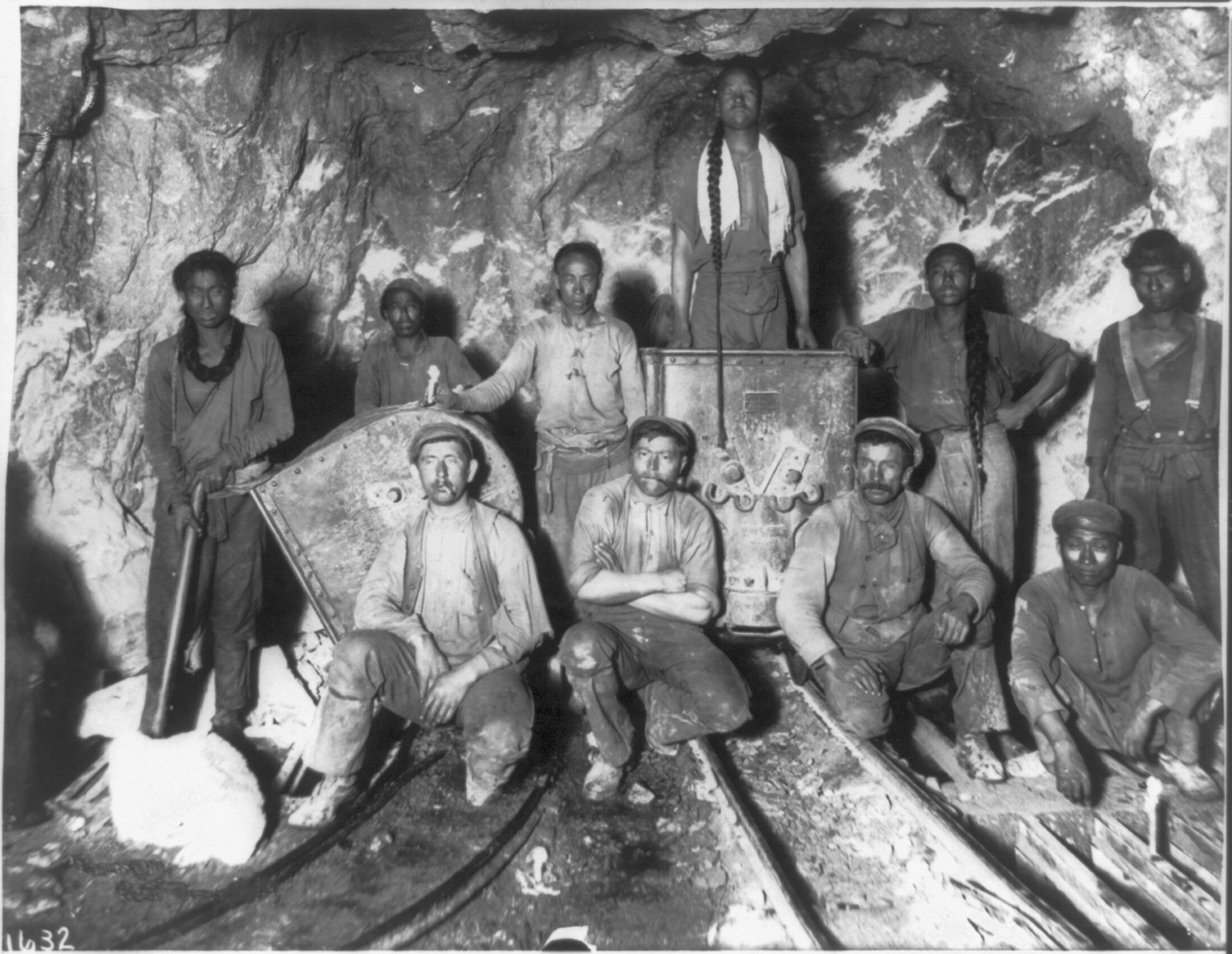 Black, Chinese and White laborers in a gold mine in South Africa, [between 1890 and 1923] — historic photograph
