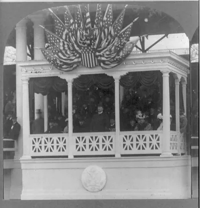 President Roosevelt reviewing troops in the inaugural parade, March 4, 1905