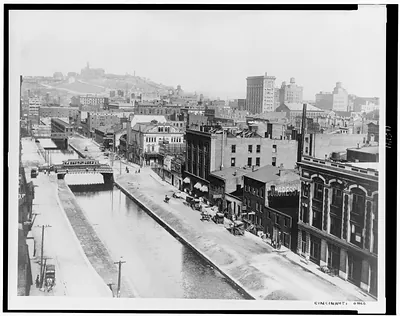 [Bird's-eye view of new central parkway looking east, Cincinnati, Ohio]