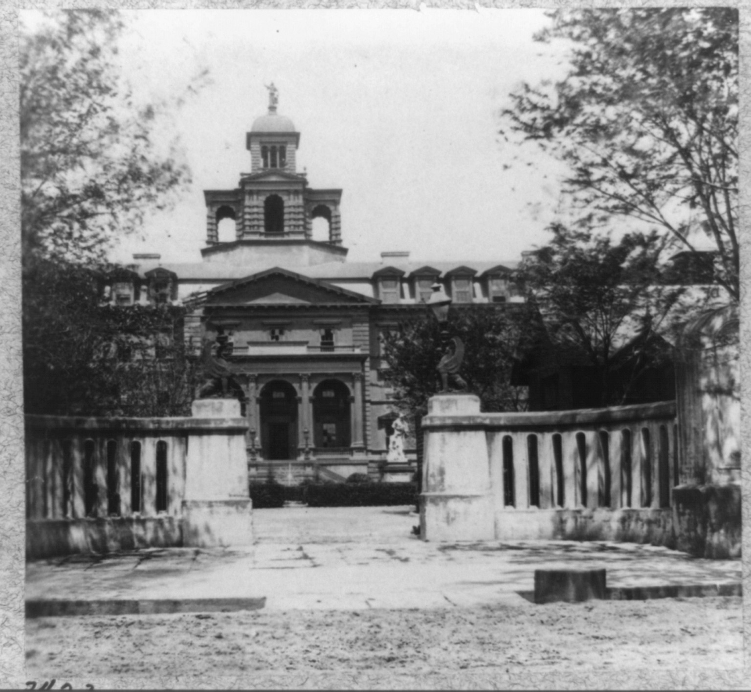 Charleston, South Carolina: The orphan asylum, [facade], [photographed between 1861 and 1865, printed later] — historic photograph