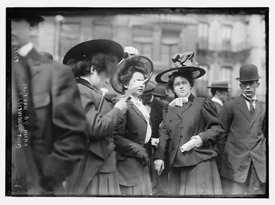 Girl socialists Union Sq., May 1, æ08