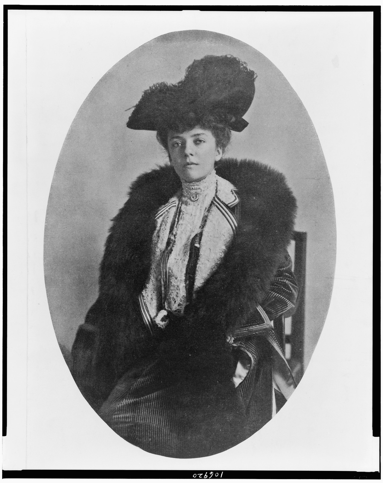 [Alice Roosevelt Longworth, three-quarter length portrait, seated, facing slightly left], c1906. — historic print
