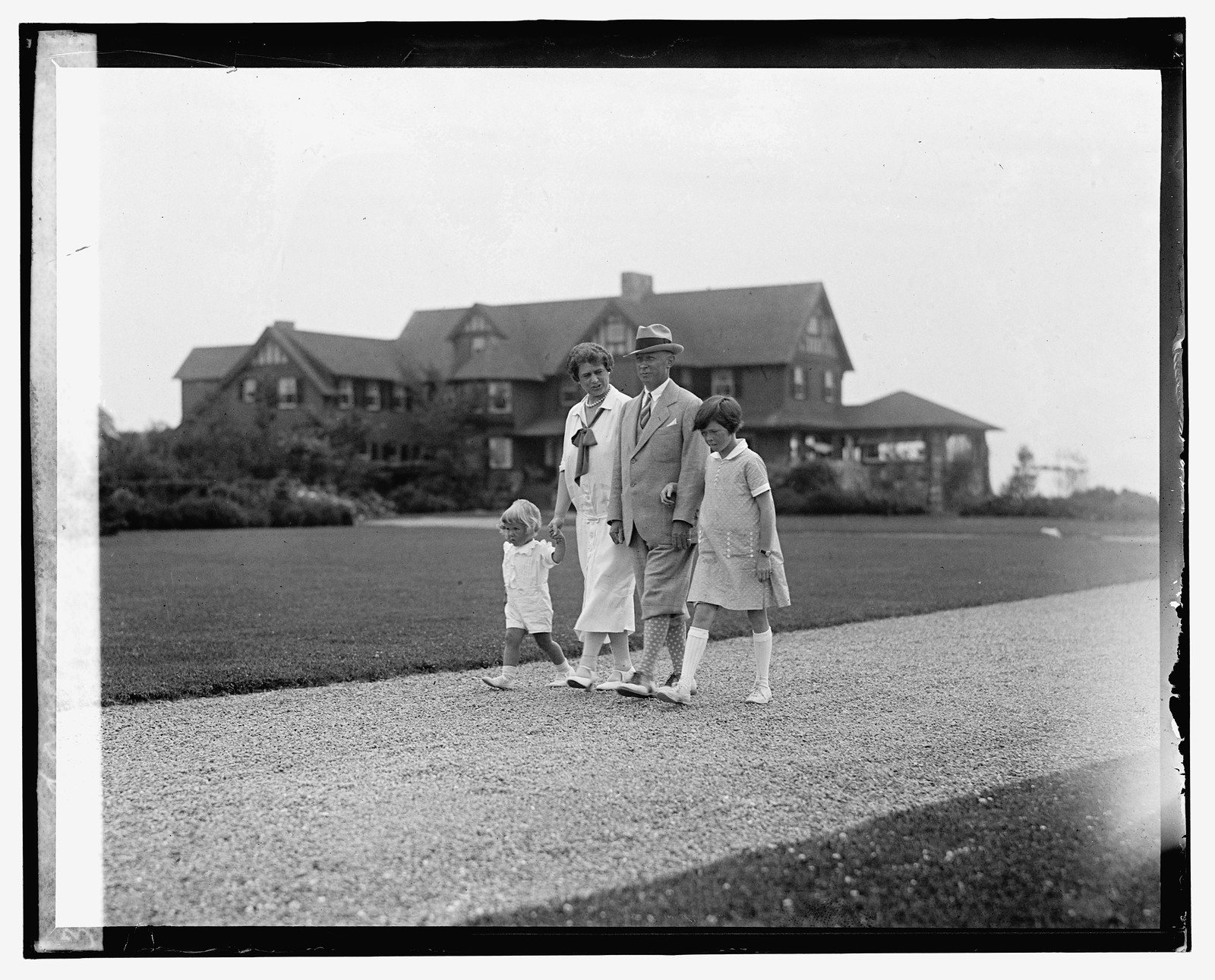 A. Atwater Kent with wife and daughters, [1925] — historic photograph
