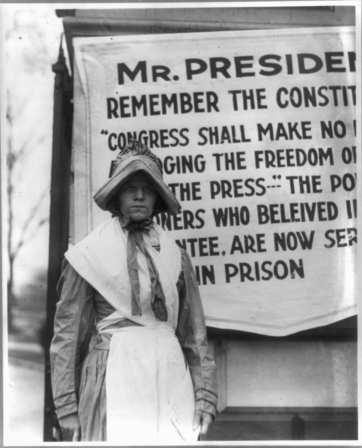 Political Amnesty picket at White House, Washington, D.C., 1922 December 1. — historic photograph