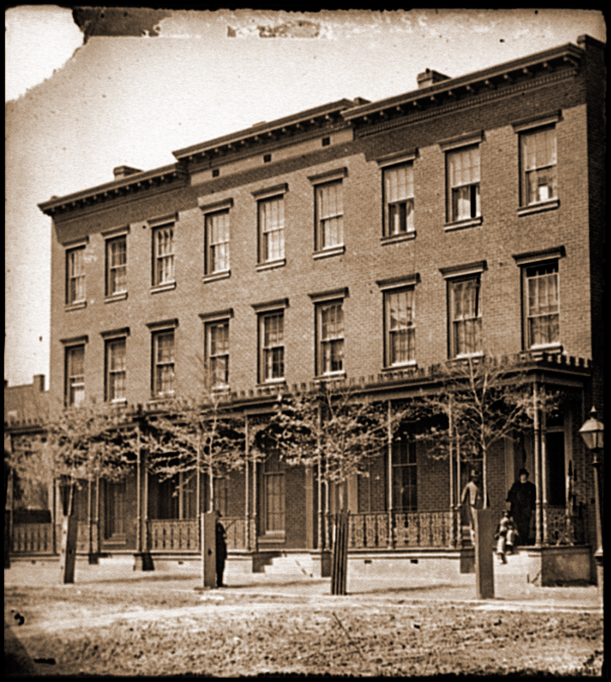 Richmond Va. New York newspaper correspondents row (between 4th and 5th Streets), 1865 — historic photograph