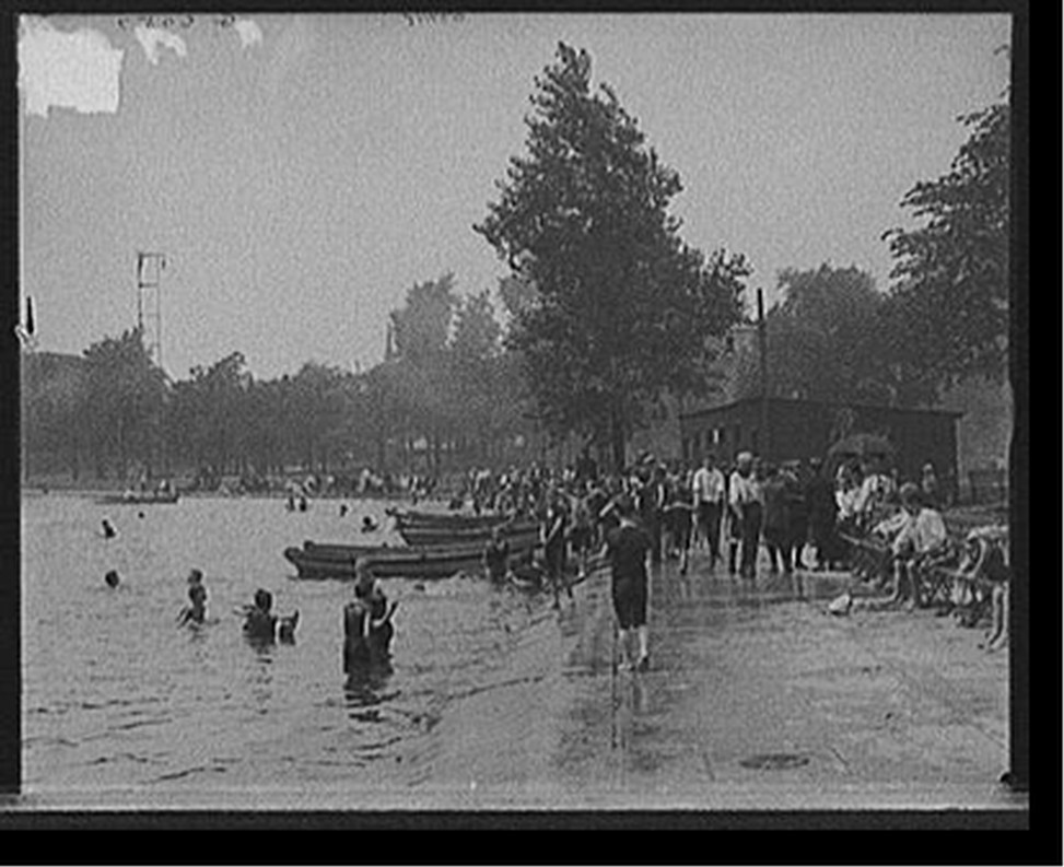 [Bathing hour, Lake Elizabeth, West Park, Pittsburgh, Pa.], [between 1900 and 1915] — historic photograph