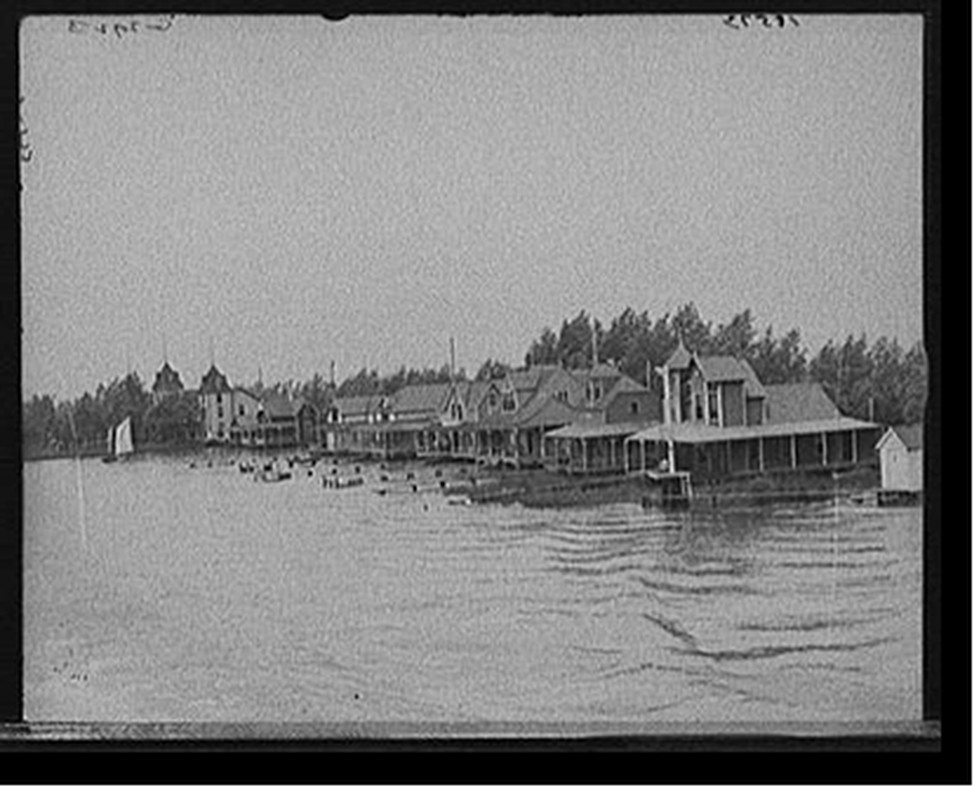 [Cottages, Sainte Claire [i.e. Saint Clair] Flats, Mich.], [1905?] — historic photograph