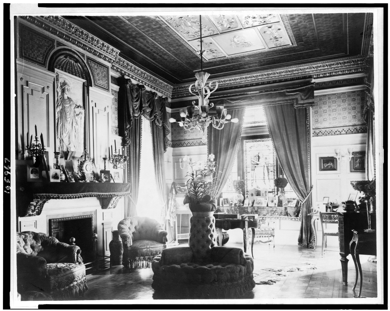 [Interior of Austrian Embassy, 1304 18th St., N.W., Washington, D.C.], [between ca. 1903 and 1916] — historic photograph