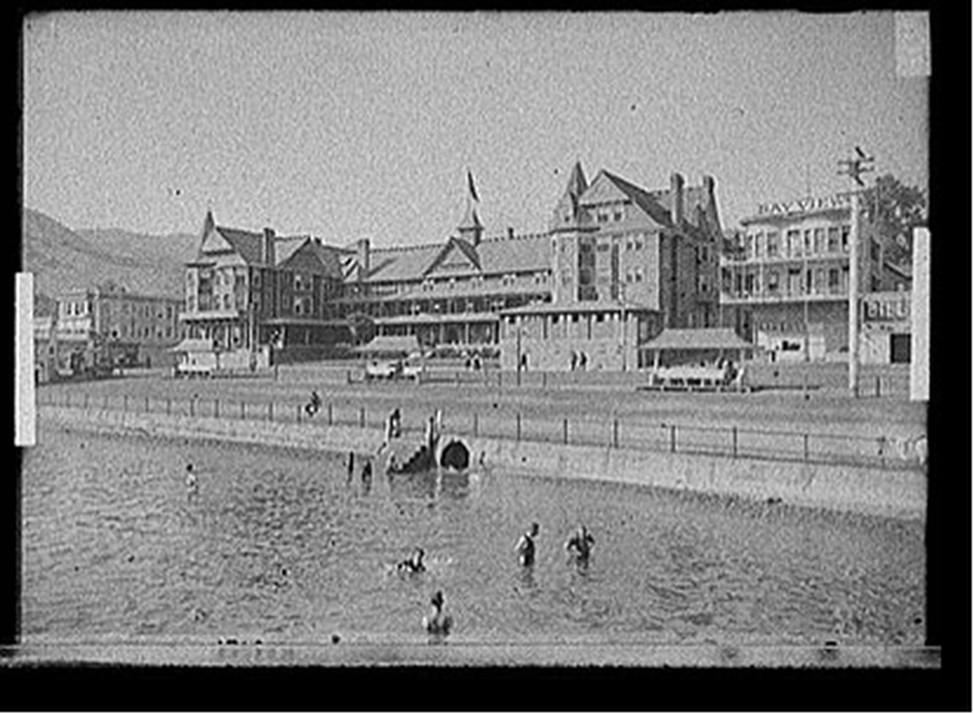 [Hotel Metropole, beach and swimmers, Avalon, Catalina Island, Calif.], [between 1900 and 1915] — historic photograph