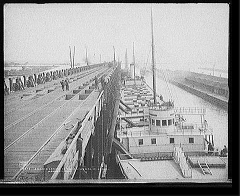 Steamer loading at the South Shore Ry. docks, Marquette, Mich., c1905. — historic photograph