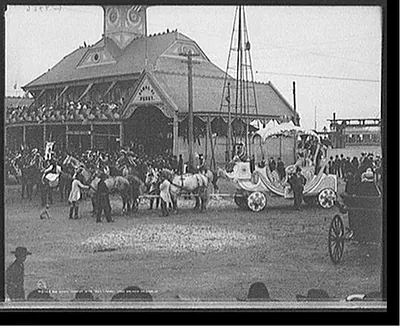 The Royal chariot with Rex, Mardi Gras day, New Orleans, La.