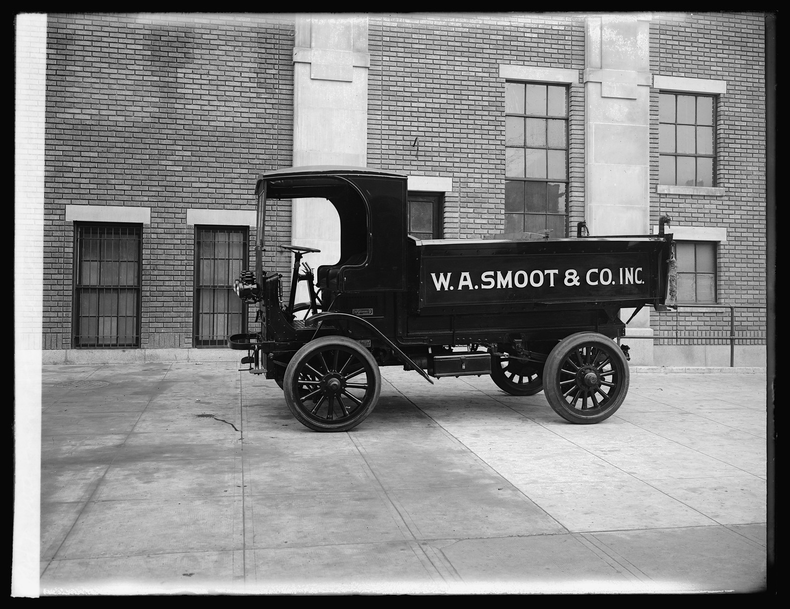 W.A. Smoot & Co. autocar truck, [1919 or 1920] — historic photograph